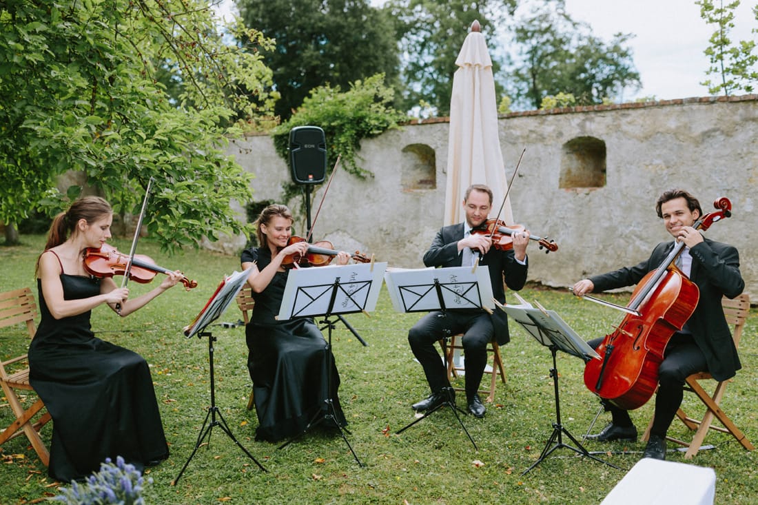 Hochzeit Schloss Walpersdorf by HochzeitsHummel | Photos: www.thomassteibl.com