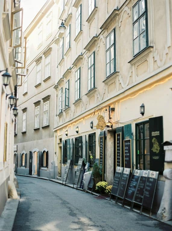 50ies wedding Vienna | www.hochzeitshummel.at | photo: peaches & mint