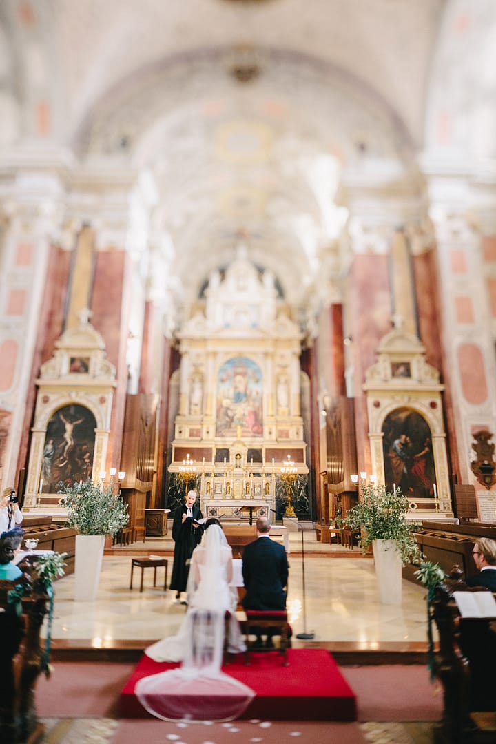 Hochzeit Schottenkirche Urban Wedding Vienna | hochzeitshummel.at | photos: Carmen & Ingo Photography